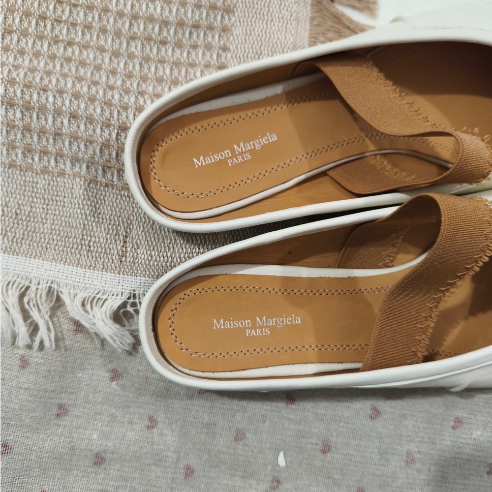 Maison Martin Margiela Cream Leather Ballet Flats with Tan Strap - Picture 2 of 13